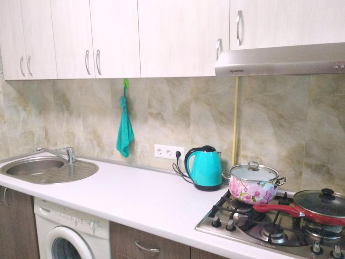 Светлые апартаменты в 100м от Софиевского парка Умань Екстер'єр фото